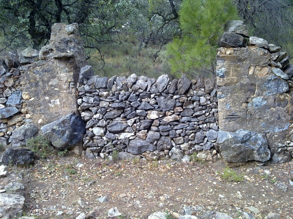 Ruxandra Malvaloba, "Puertas y campos", 2012